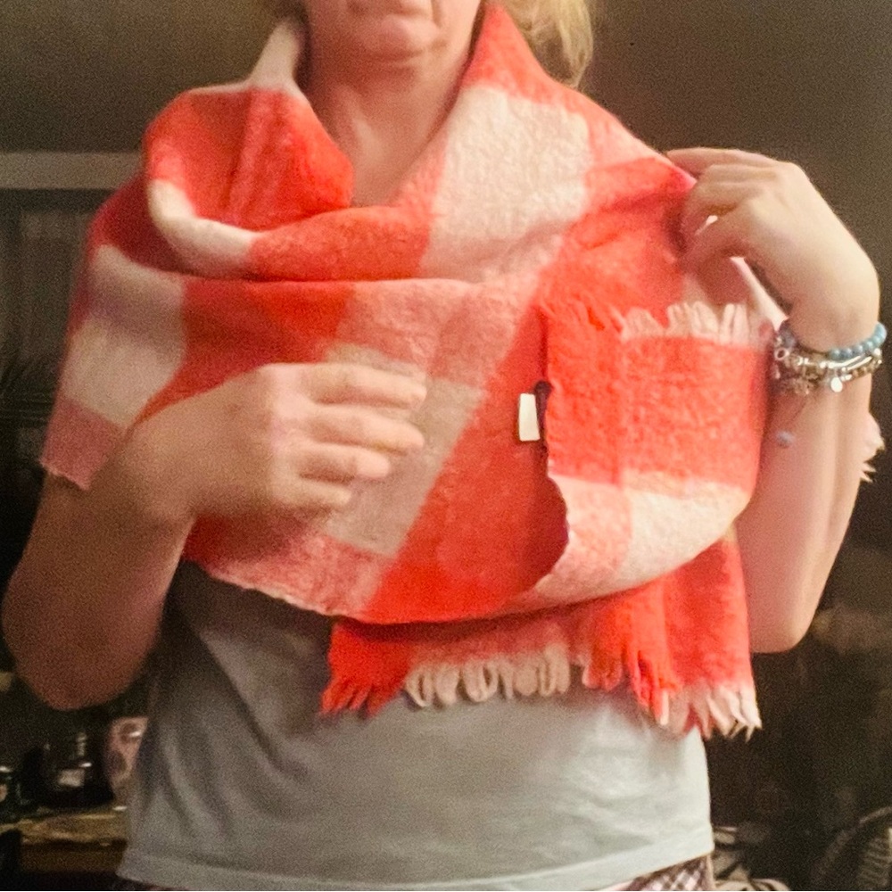 Banana Republic Red White Plaid Oversized Wrap Scarf One Size - Picture 6 of 8